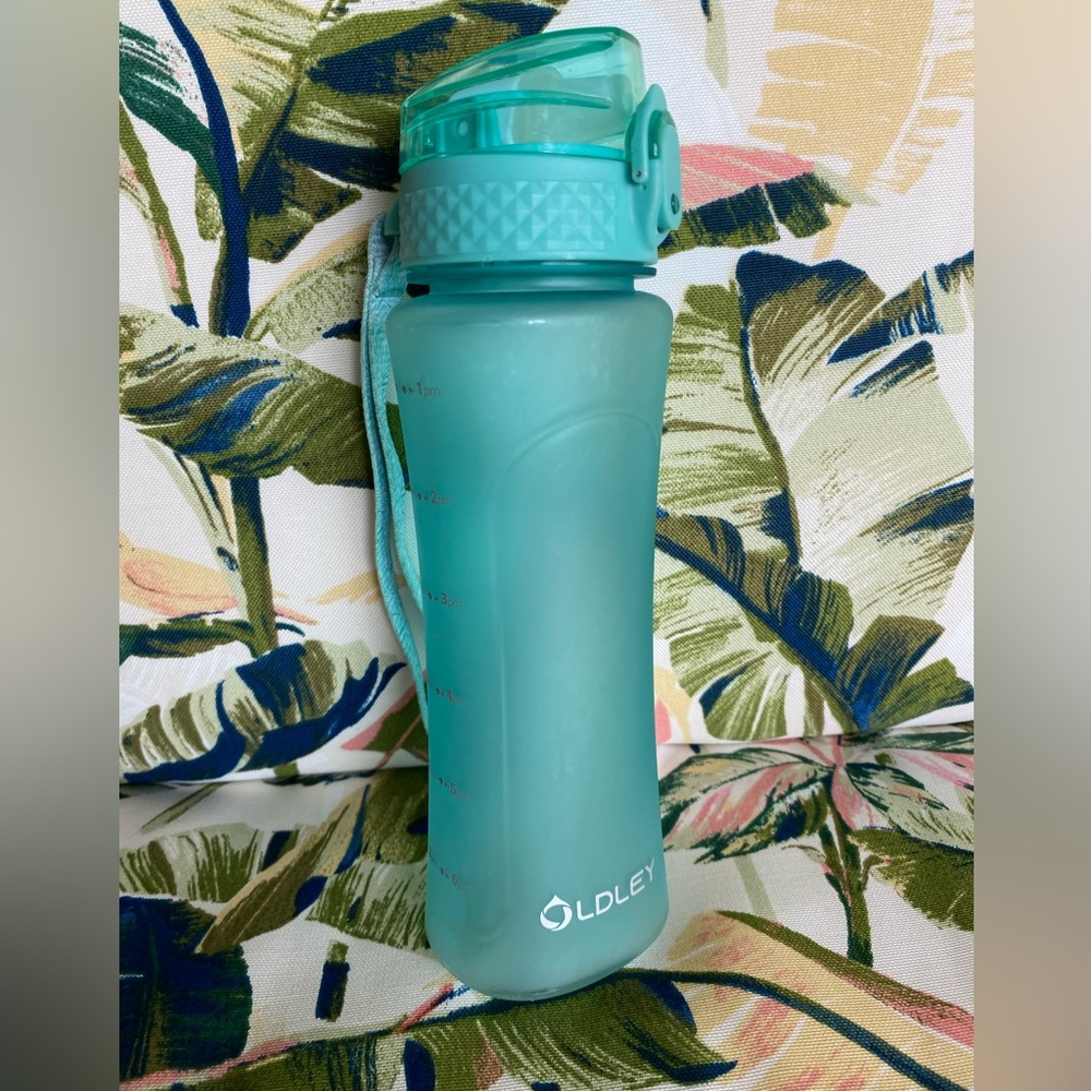 OLDLEY Water Bottle with Straw Chug Lid